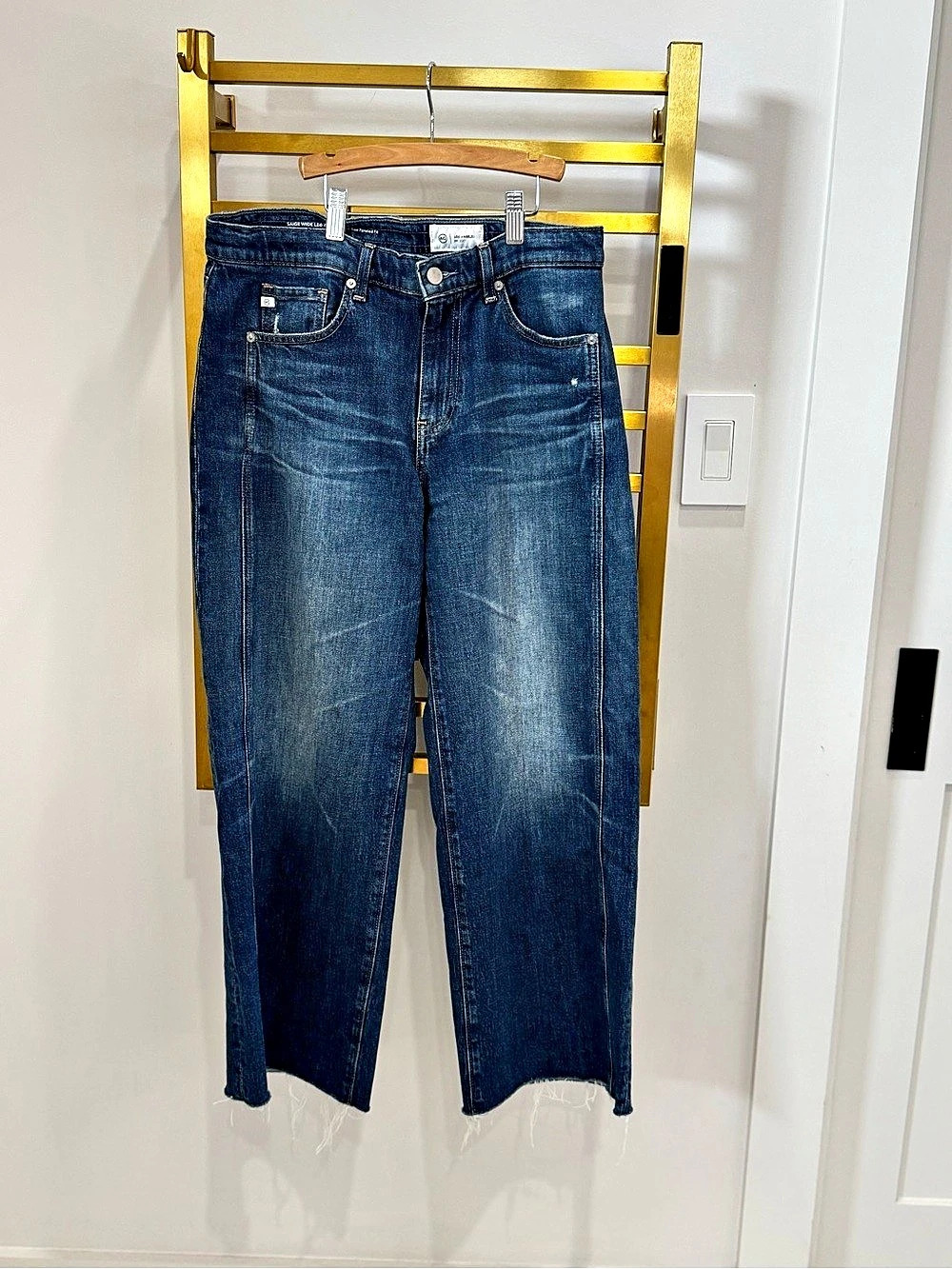 AG Saige wide leg crop size 27